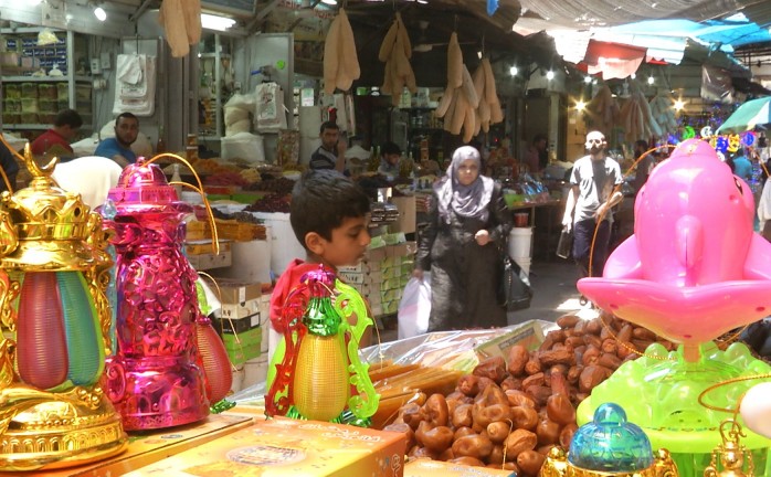 ركود في أسواق غزة عشية حلول شهر رمضان المبارك