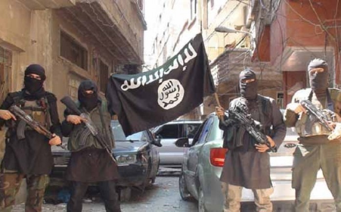 عناصر من تنظيم داعش في مخيم اليرموك