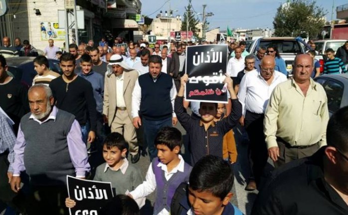 نظم الآلاف من المواطنين بعد ظهر اليوم الجمعة مسيرات غاضبة في عدد من بلدات ومدن أراضي 1948، ضد قانون منع الأذان، التي ينوي البرلمان الإسرائيلي &quot;الكنيست&quot; تمريره.

