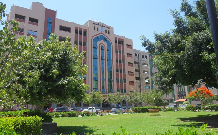 تفاجئ الطلبة الذين اجتازوا اختبارات "التوجيهي" لعام 2016 من تخفيض جامعات قطاع غزة لمفاتيح القبول لبعض التخصصات مثل "الهندسة وتكنولوجيا المعلومات".