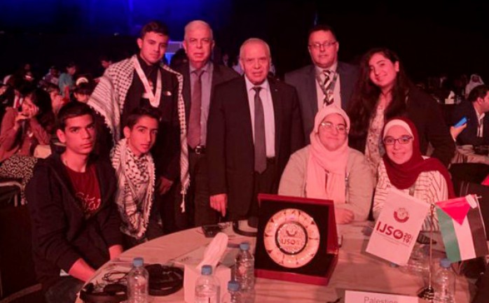 الوفد الطلابي الفلسطيني المشارك في الاولمبياد بـ قطر